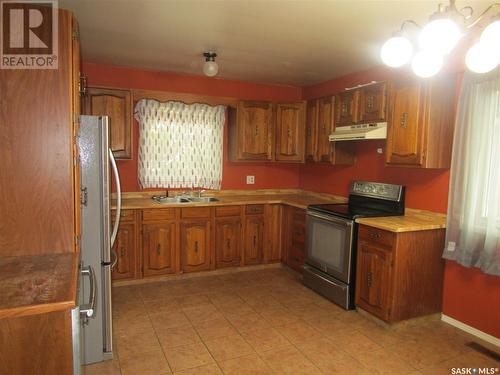 71 Patricia Drive, Coronach, SK - Indoor Photo Showing Kitchen With Double Sink