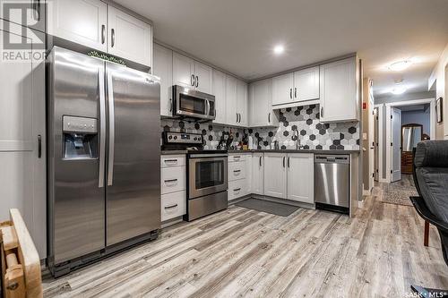 641 5Th Street E, Saskatoon, SK - Indoor Photo Showing Kitchen With Stainless Steel Kitchen With Upgraded Kitchen