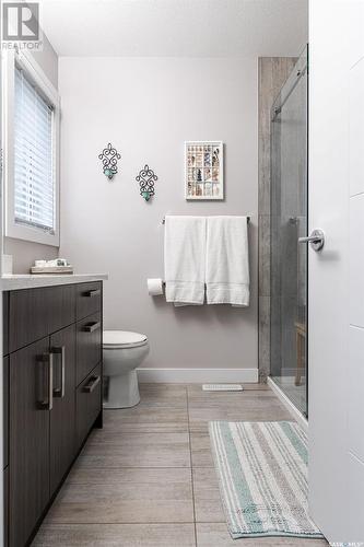 641 5Th Street E, Saskatoon, SK - Indoor Photo Showing Bathroom