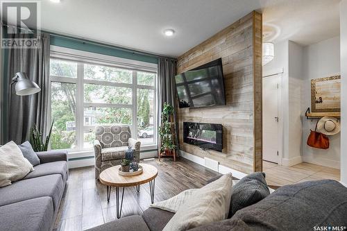 641 5Th Street E, Saskatoon, SK - Indoor Photo Showing Living Room With Fireplace