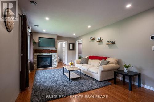 126 Albert Street, Lucan Biddulph (Lucan), ON - Indoor Photo Showing Living Room With Fireplace