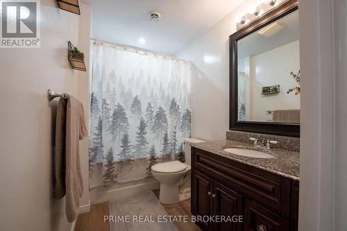 126 Albert Street, Lucan Biddulph (Lucan), ON - Indoor Photo Showing Bathroom