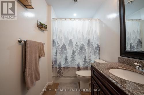 126 Albert Street, Lucan Biddulph (Lucan), ON - Indoor Photo Showing Bathroom