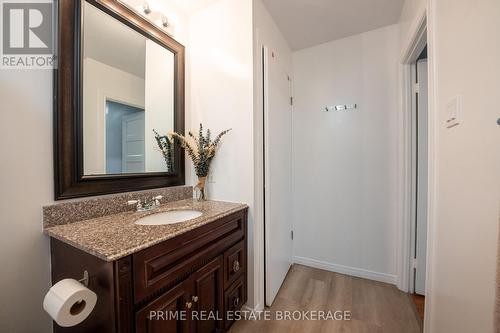 126 Albert Street, Lucan Biddulph (Lucan), ON - Indoor Photo Showing Bathroom