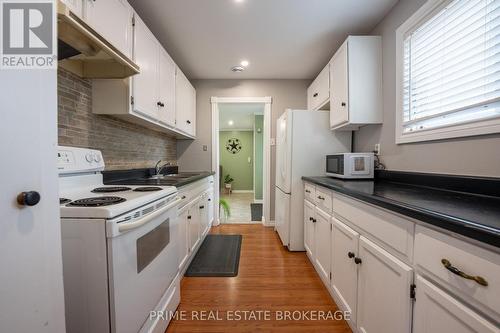 126 Albert Street, Lucan Biddulph (Lucan), ON - Indoor Photo Showing Kitchen