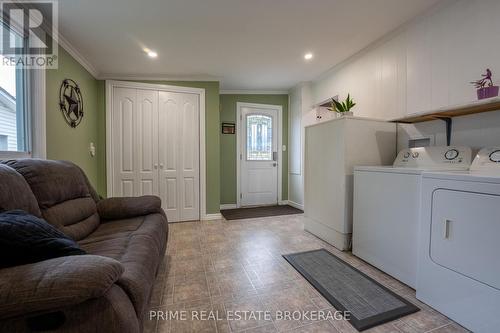 126 Albert Street, Lucan Biddulph (Lucan), ON - Indoor Photo Showing Laundry Room