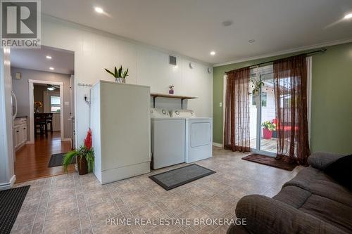 126 Albert Street, Lucan Biddulph (Lucan), ON - Indoor Photo Showing Laundry Room