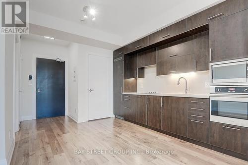 1403 - 2 Anndale Drive, Toronto, ON - Indoor Photo Showing Kitchen With Upgraded Kitchen