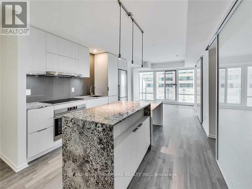 1412 - 1 Bloor Street E, Toronto, ON - Indoor Photo Showing Kitchen With Upgraded Kitchen