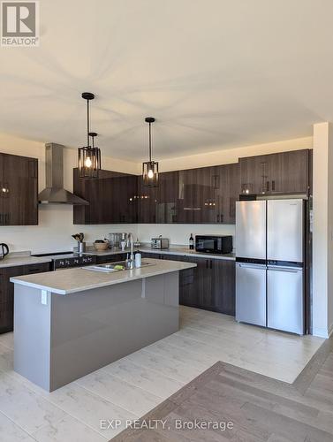 196 Ramblewood Drive, Wasaga Beach, ON - Indoor Photo Showing Kitchen With Double Sink With Upgraded Kitchen