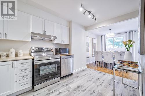 113 - 215 Mississauga Valley Boulevard, Mississauga, ON - Indoor Photo Showing Kitchen