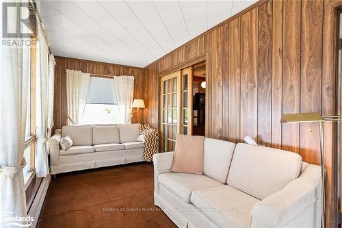 136 Highland Street, Dysart Et Al, ON - Indoor Photo Showing Living Room