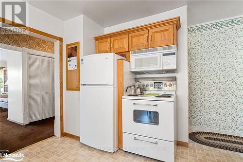 136 Highland Street, Dysart Et Al, ON - Indoor Photo Showing Kitchen