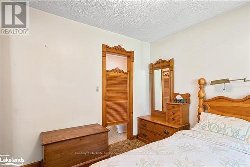 136 Highland Street, Dysart Et Al, ON - Indoor Photo Showing Bedroom