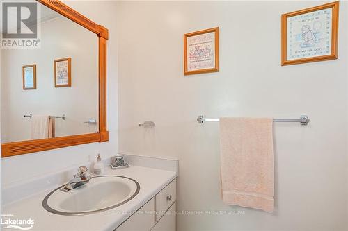 136 Highland Street, Dysart Et Al, ON - Indoor Photo Showing Bathroom