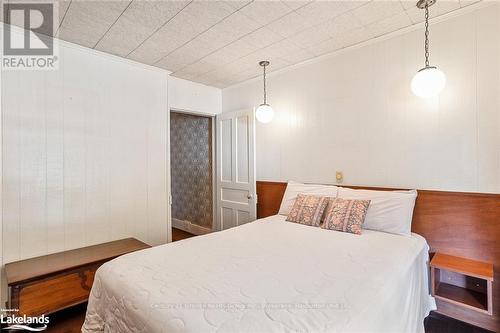 136 Highland Street, Dysart Et Al, ON - Indoor Photo Showing Bedroom