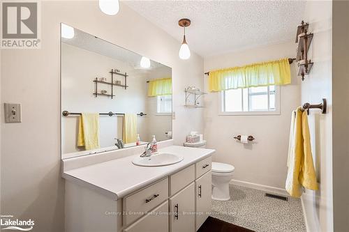 136 Highland Street, Dysart Et Al, ON - Indoor Photo Showing Bathroom