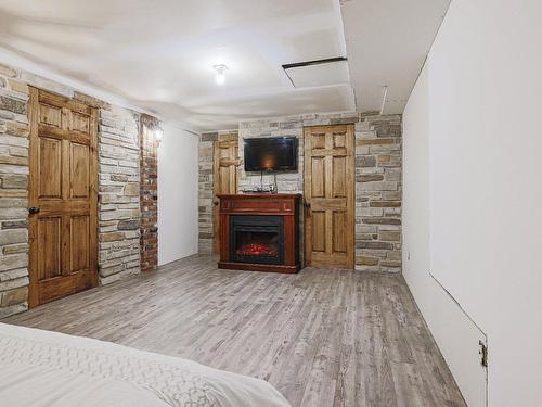 Master bedroom - 529 3E Avenue Du Lac-Capri, Saint-Colomban, QC - Indoor With Fireplace