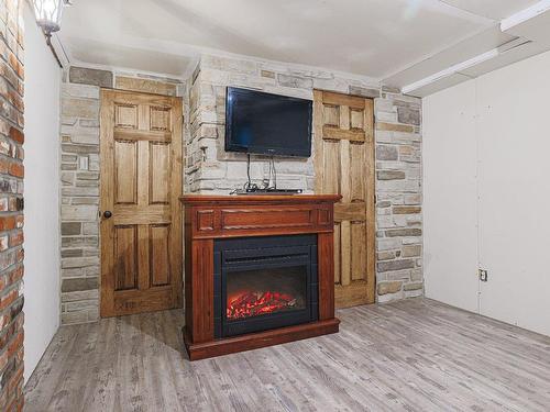 Master bedroom - 529 3E Avenue Du Lac-Capri, Saint-Colomban, QC - Indoor With Fireplace