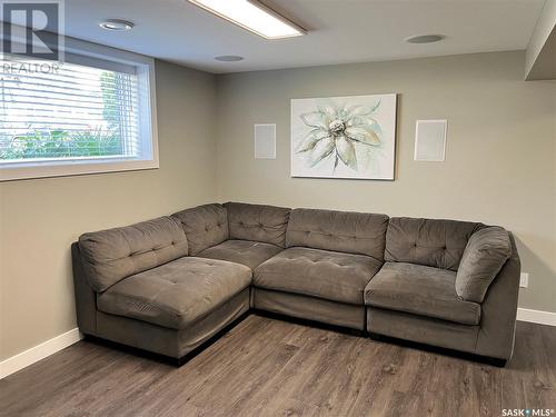 106 Ramsay Court, Saskatoon, SK - Indoor Photo Showing Living Room