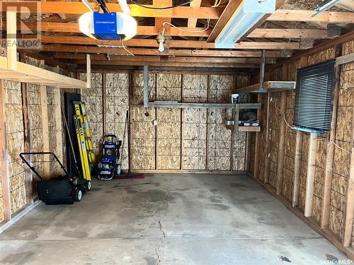 106 Ramsay Court, Saskatoon, SK - Indoor Photo Showing Garage