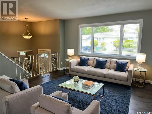 106 Ramsay Court, Saskatoon, SK - Indoor Photo Showing Living Room