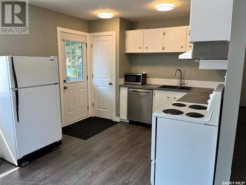 106 Ramsay Court, Saskatoon, SK - Indoor Photo Showing Kitchen