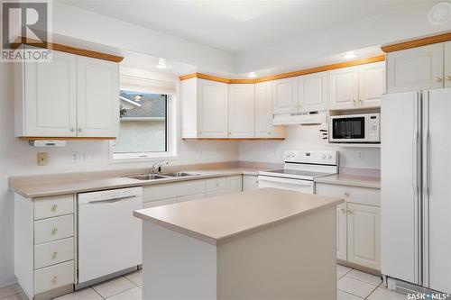 233 Mckay Court, Warman, SK - Indoor Photo Showing Kitchen With Double Sink