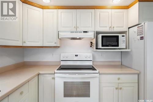 233 Mckay Court, Warman, SK - Indoor Photo Showing Kitchen