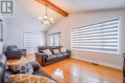 428 Henderson Road, Burlington, ON - Indoor Photo Showing Living Room