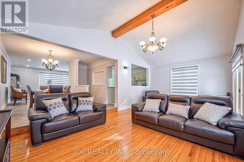 428 Henderson Road, Burlington, ON - Indoor Photo Showing Living Room