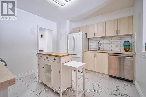 428 Henderson Road, Burlington, ON - Indoor Photo Showing Kitchen