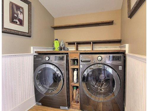 Powder room - 1012 Rue Main, Ayer'S Cliff, QC - Indoor Photo Showing Laundry Room