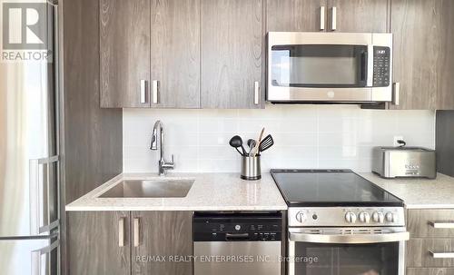 707 - 1 Cardiff Road, Toronto, ON - Indoor Photo Showing Kitchen With Stainless Steel Kitchen With Upgraded Kitchen