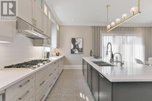 96 Mitchell Place, Newmarket, ON - Indoor Photo Showing Kitchen With Double Sink With Upgraded Kitchen