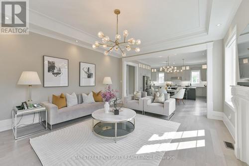 96 Mitchell Place, Newmarket, ON - Indoor Photo Showing Living Room