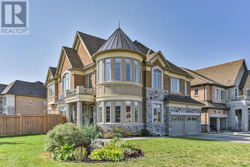 96 Mitchell Place, Newmarket, ON - Outdoor With Facade