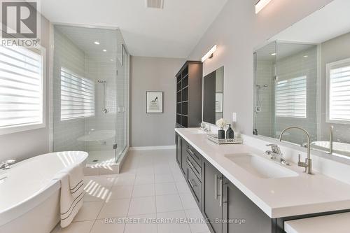 96 Mitchell Place, Newmarket, ON - Indoor Photo Showing Bathroom