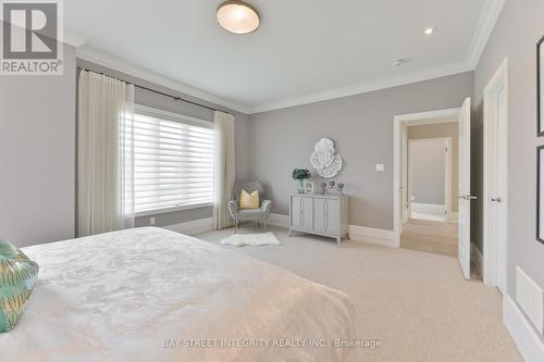 96 Mitchell Place, Newmarket, ON - Indoor Photo Showing Bedroom