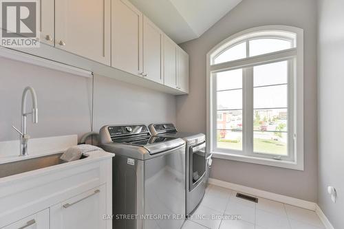 96 Mitchell Place, Newmarket, ON - Indoor Photo Showing Laundry Room