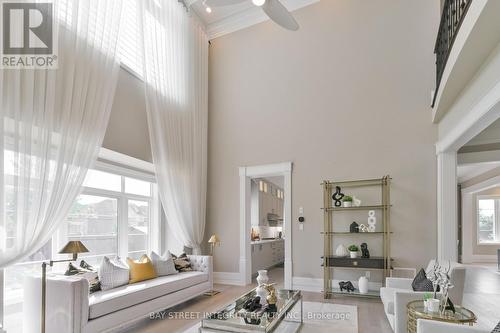 96 Mitchell Place, Newmarket, ON - Indoor Photo Showing Living Room