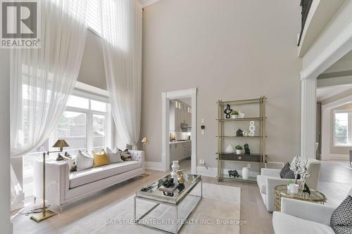 96 Mitchell Place, Newmarket, ON - Indoor Photo Showing Living Room