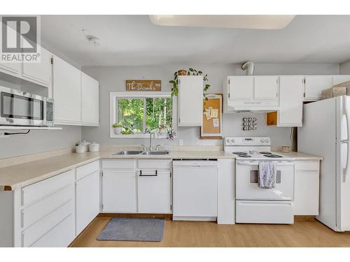 1863 Dubois Drive, Prince George, BC - Indoor Photo Showing Kitchen With Double Sink