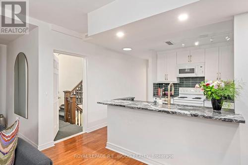 204 - 275 Queens Avenue, London, ON - Indoor Photo Showing Kitchen With Upgraded Kitchen