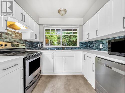 957 Shavington Street, North Vancouver, BC - Indoor Photo Showing Kitchen