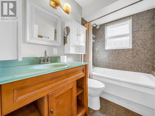 957 Shavington Street, North Vancouver, BC - Indoor Photo Showing Bathroom