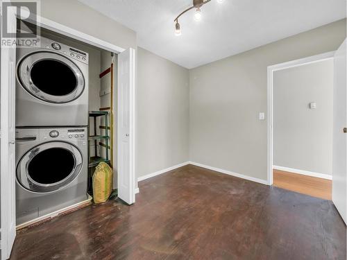 957 Shavington Street, North Vancouver, BC - Indoor Photo Showing Laundry Room