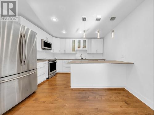 957 Shavington Street, North Vancouver, BC - Indoor Photo Showing Kitchen With Stainless Steel Kitchen With Upgraded Kitchen