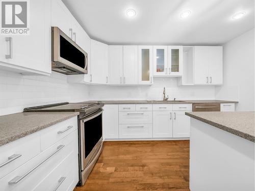 957 Shavington Street, North Vancouver, BC - Indoor Photo Showing Kitchen With Upgraded Kitchen