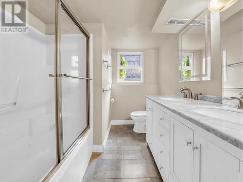 957 Shavington Street, North Vancouver, BC - Indoor Photo Showing Bathroom